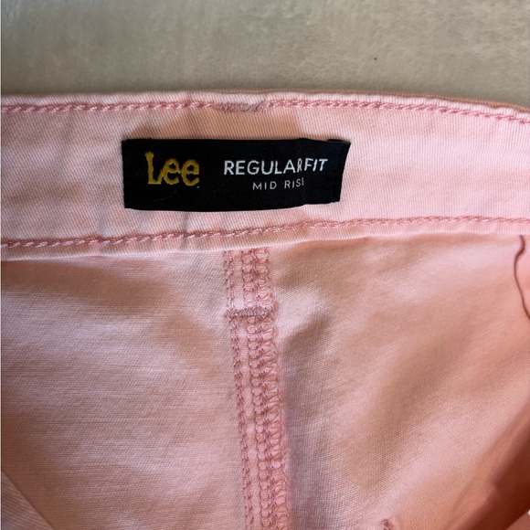 Lee Women's Flex-to-go Mid-rise Cargo Bermuda Shorts Pink Size 8(M) - Picture 10 of 13
